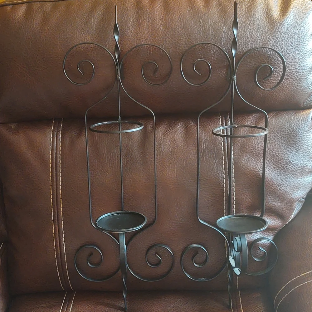 2 wall sconces without glass sconces